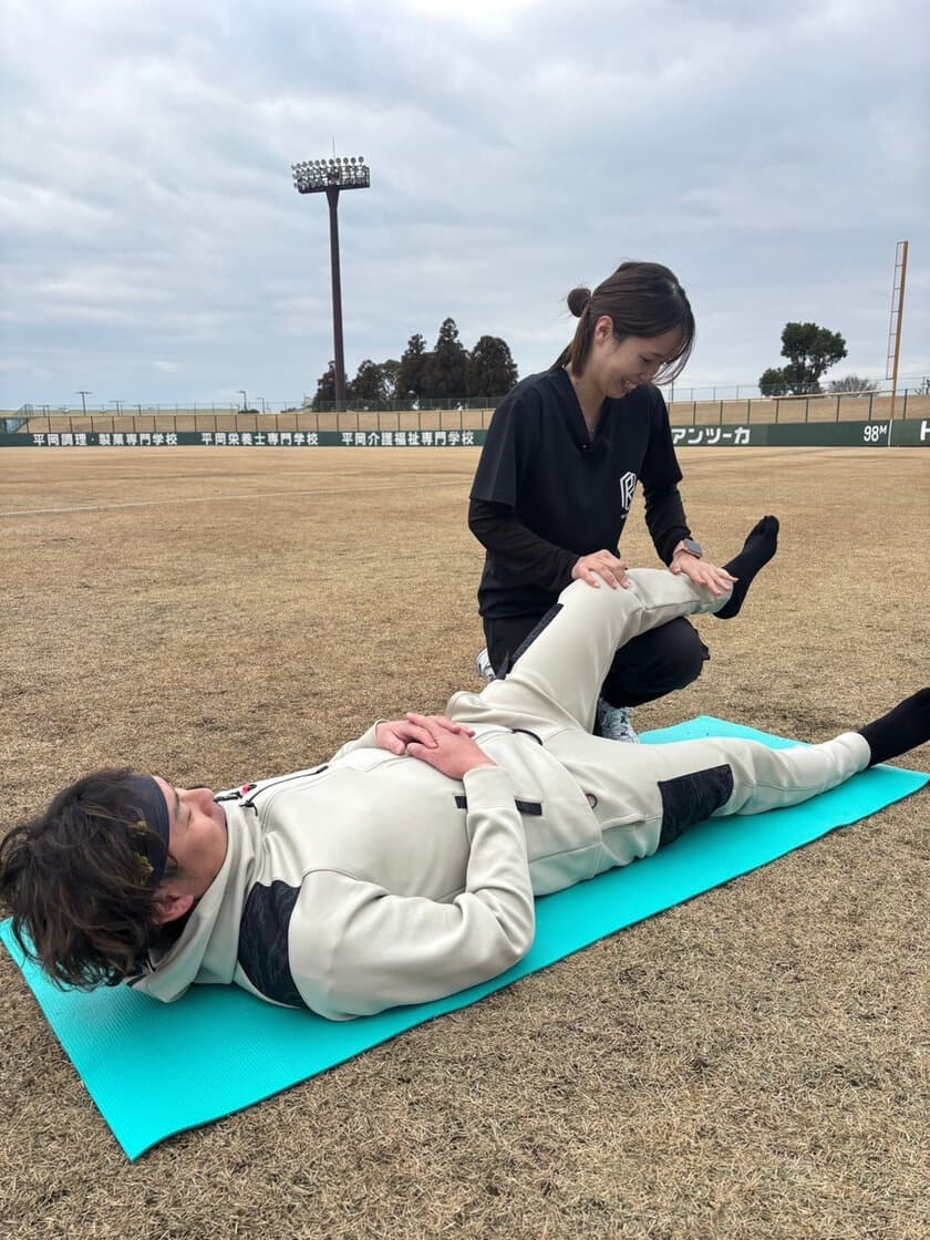 福岡ソフトバンクホークス 牧原大成選手・緒方理貢選手の
一年を支える体作りをサポート！
新感覚ストレッチ＆リラクゼーション『RE:BODY』