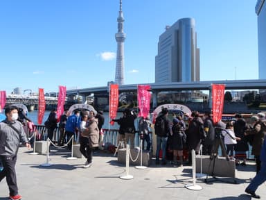 スカイツリーを見ながら流しびな