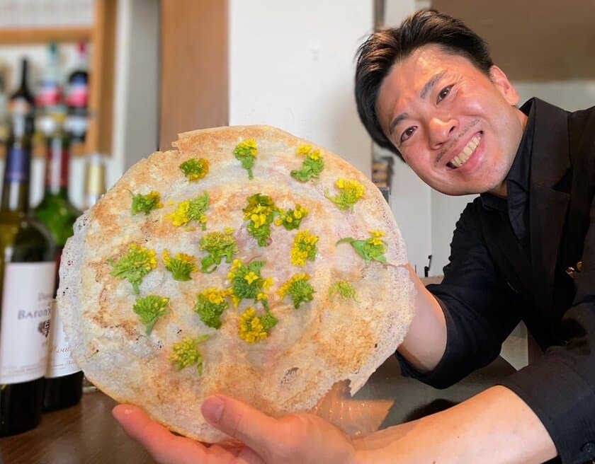 1,350万人が訪れる千葉の春は菜の花づくし！
顔よりデカい「菜の花畑パリパリチーズせんべい」2月提供開始