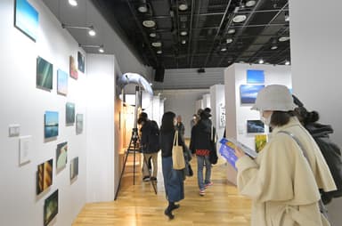 昨年の卒業・修了制作展の様子　写真学科2