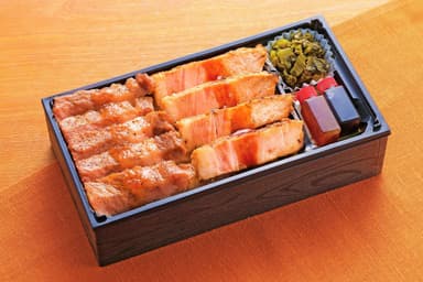 牛かつぎゅう太「鹿児島県産黒牛と黒豚のサーロイン食べ比べ弁当」