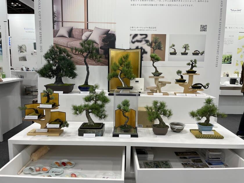 日本の職人が一から制作する本格的工芸盆栽
A-BONSAI(R)シリーズに2種の新商品が登場！
「JinShari」・「Moyogi Light」を3月1日より販売開始