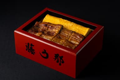 厚焼き卵が丸々1本入った食べ応えのある うなぎせいろ蒸し 4&#44;200円(税込)より