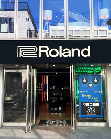 「BD-2」デザインのデコレーションを施したRoland Store Tokyoのイメージ