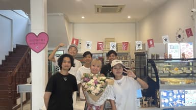 Gluten free bakery Tama 店内にて経営者＆スタッフ