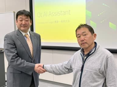 左からQt Group シニアビジネスディベロップメント 小宮崇博、日本工業大学先進工学部データサイエンス学科 粂野文洋教授