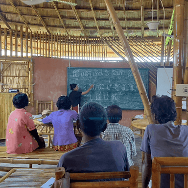 日本人が建設した小学校への訪問