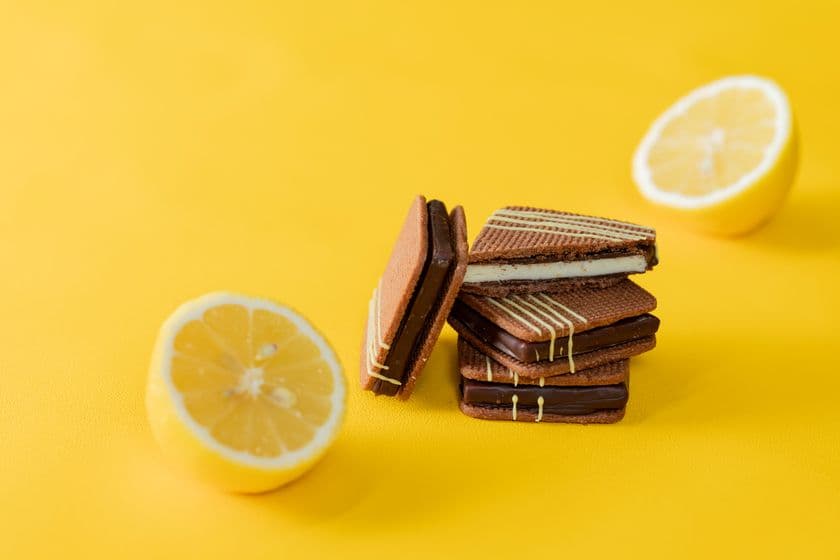 地元・浜松産レモンを使用した季節スイーツの登場!
浜松のクラフトチョコレート専門店から
浜松レモンの酸味とチョコレートの相性を愉しむ
「ENTREショコラサンド浜松レモン」新発売