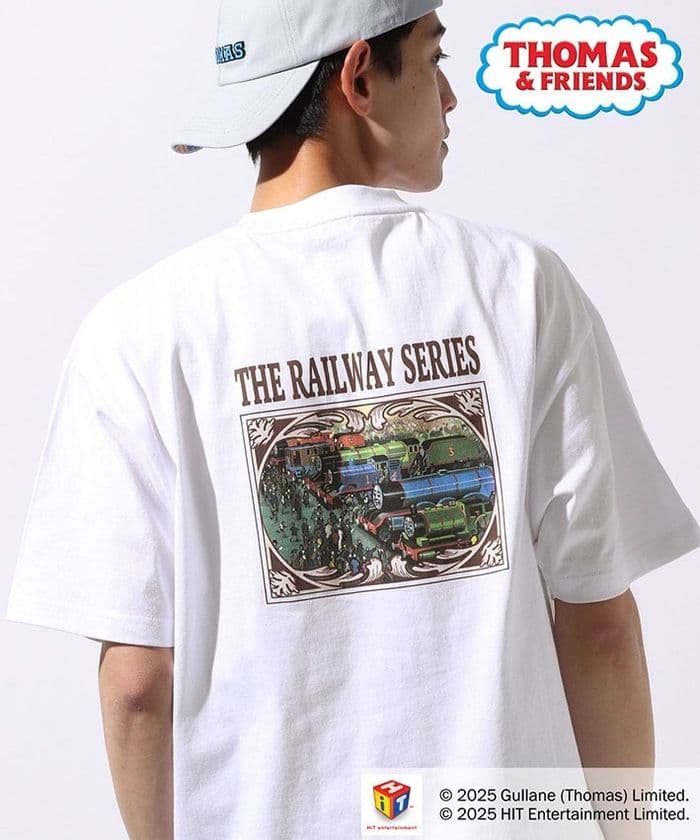 きかんしゃトーマス原作出版80周年記念「niko and ...」コラボ
全国店舗で5月14日より発売開始
大人も懐かしい、ヴィンテージ風デザインの
メンズアパレルや生活雑貨を展開