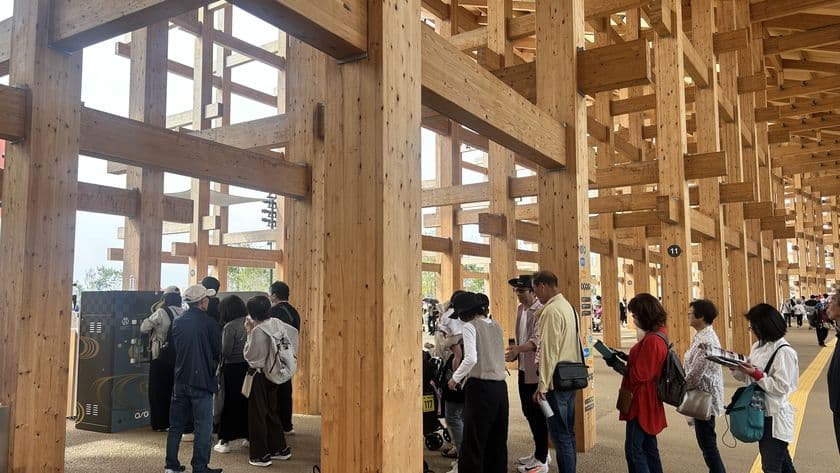 大阪・関西万博開幕から1ヶ月、
給水スポット給水回数100万回突破!
会場で広がる行動変容。
マイボトル“給水”が「熱中症予防」対策へ