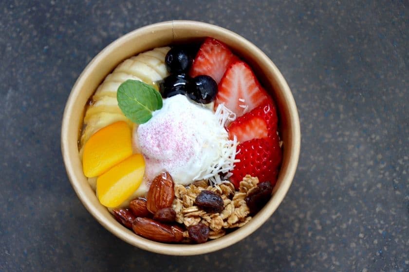 『幸せのパンケーキ』より
「幸せのアサイーボウル」を店舗限定にて販売開始!