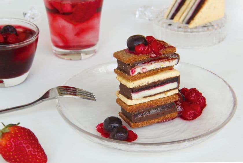 「信州ショコラトリーGAKU サマーベリーセレクション」
信州産夏いちご・ブルーベリー・ラズベリーと
チョコレートのマリアージュ