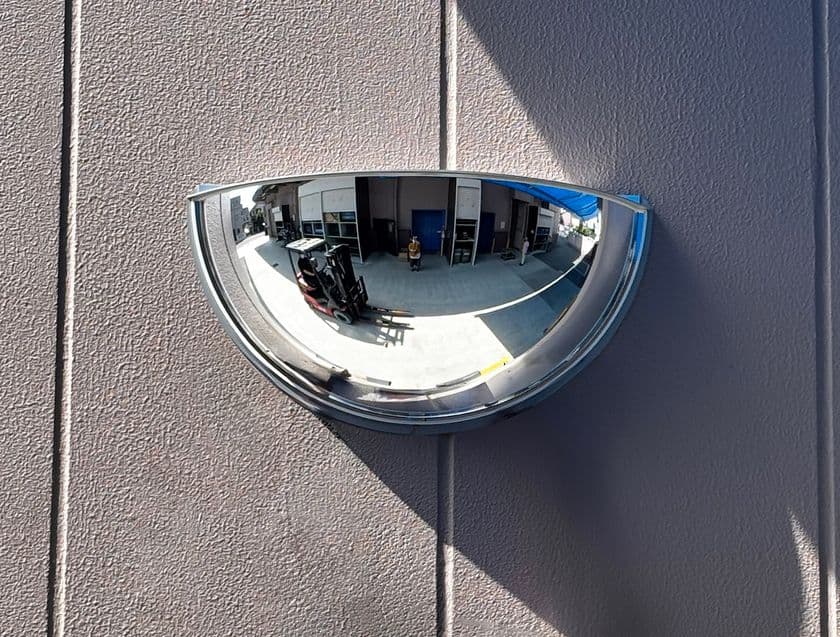 コミーの安全ミラーに「屋外用ハーフドーム」が新登場
7/1より販売開始いたします!