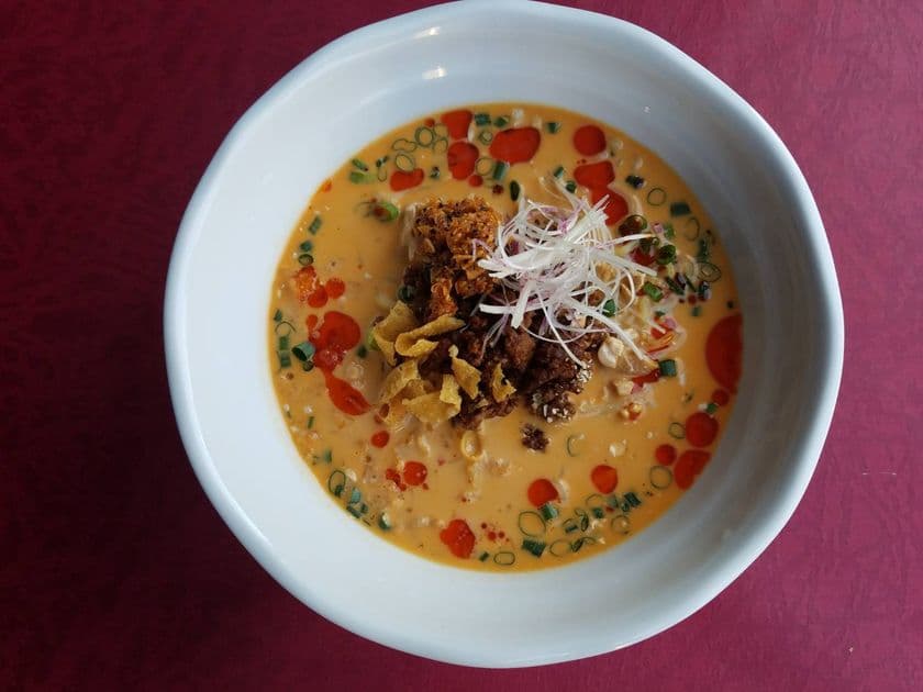 麻布十番の夏の風物詩 期間限定!
クリーミーな胡麻のコクと爽やかな酸味が織りなす絶品
「冷やし担々麺」