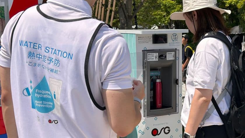 大阪・関西万博会場給水回数400万回突破!
「ステハジ」熱中症対策アドバイザーが、
会場内給水サポート時に熱中症啓発も実施!