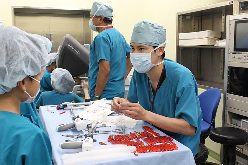 上尾中央総合病院 小学生向け体験型セミナー
「ロボット手術を学ぼう!」8月9日(土)開催