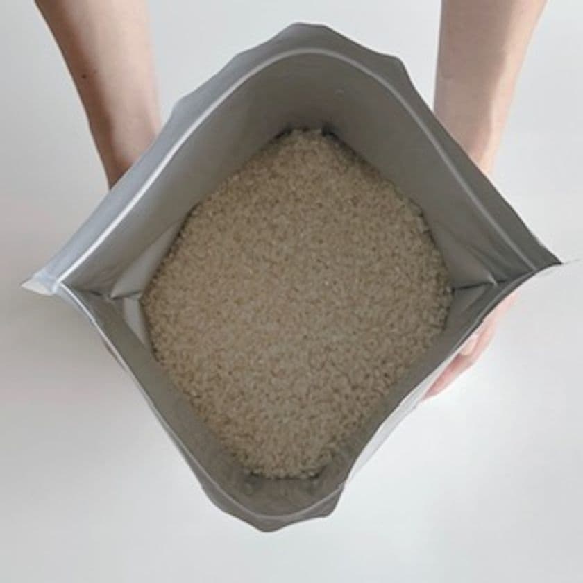 お米の鮮度保持アイテム、米5kgがすっぽり収まる
「アルミ製チャック付き袋」を7/23発売