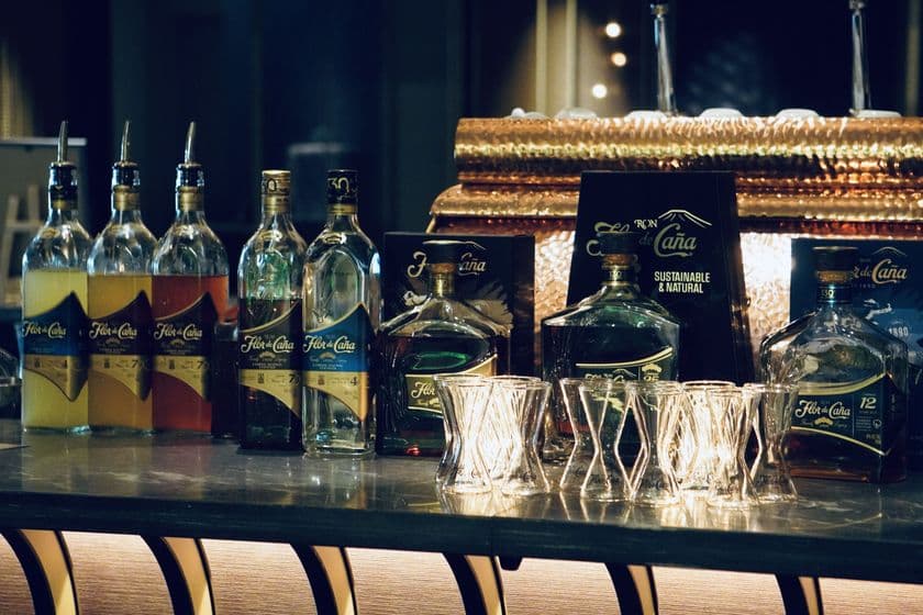 『フロール・デ・カーニャ』が彩る
“一夜限りのサステナブル・ラム・ナイト”
バー&ラウンジZATTAで過去最多動員を記録し閉幕