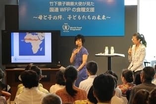 被災地の子どもたちの様子を伝える竹下景子氏