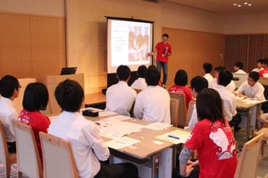 伝える力を育てるプレゼン学習の発表会(イメージ)