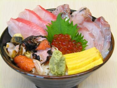 伊豆高原旅の駅ぐらんぱるぽーと「夏彩丼」