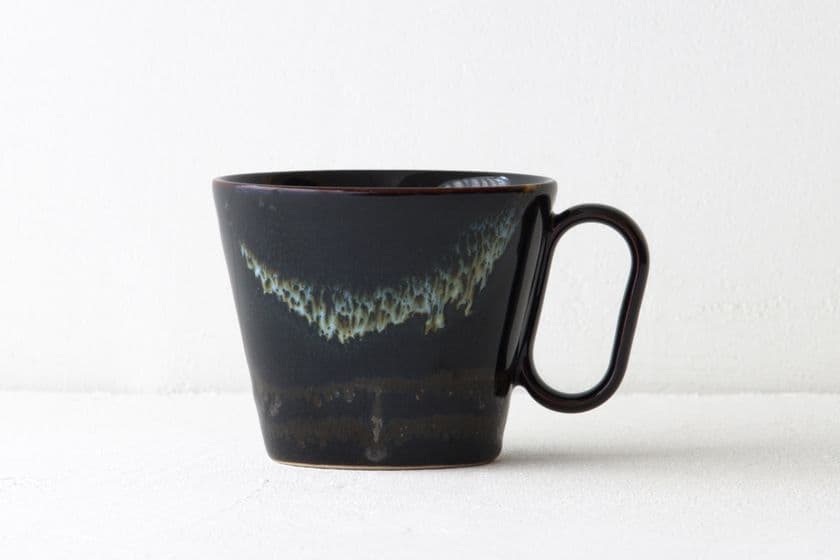 「生涯を添い遂げるマグ 小峰焼 八衛門窯 ブラック」が
9月18日販売開始 八衛門窯との取り組みで製品化