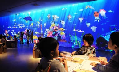 チームラボ　お絵かき水族館