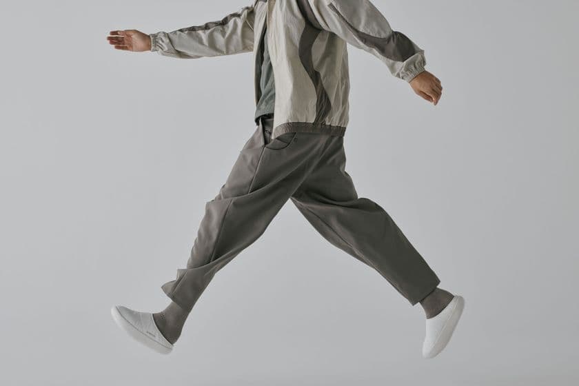 街での歩行もフィットネスへ
傾斜ソールで効果的な運動ができるシューズ
「KAMOLEG 3.0」発売