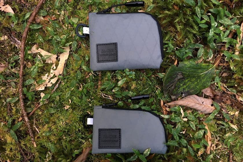 超高性能防水素材「DCF HYBRID ミニウォレット」発売に続き
「X-PAC ミニウォレット」にも、
アーバンアウトドアな新色グレーを追加