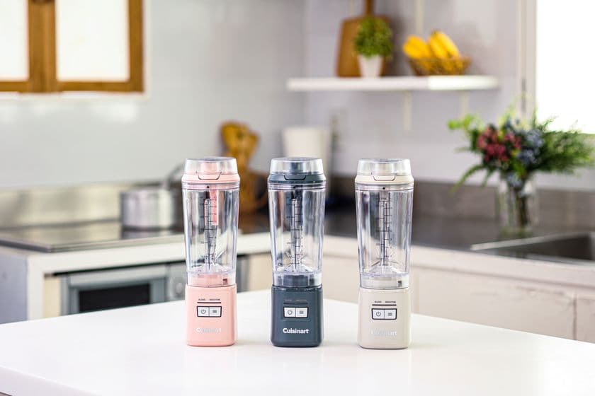 コードレスで使いたい時にどこでも手軽に
混ぜ残しゼロのスムージー機能を搭載
クイジナート「コードレス パーソナルブレンダー」
2025年12月上旬発売