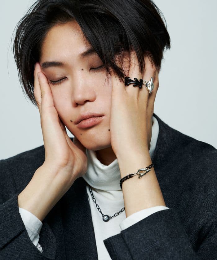 ジュエリーブランドLAMBDA(ラムダ)より
経年変化を楽しめる新感覚ジュエリー
「MATTE BLACK」 COLLECTIONが発売