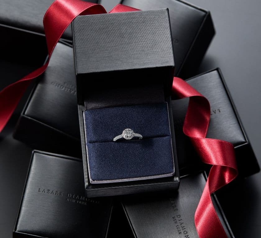 ホリデーシーズンに贈る最高級の輝き
大人のためのプロポーズギフト