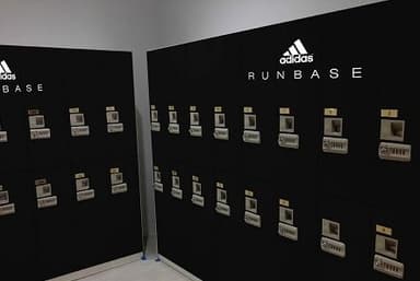 adidas RUN BASE Osakaロッカーイメージ