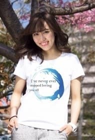 Leaddyと和洋女子大学のコラボTシャツ着用イメージ