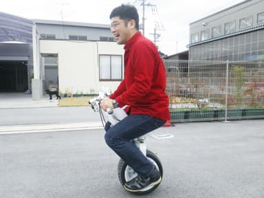 『電動一輪バイク ONEWHEEL(ワンホイール) i-1』近藤スパ太郎氏　初試乗