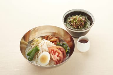 本格！盛岡冷麺＆焼肉丼