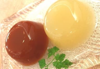 地産の白桃とトマトを使った「ジュレ」