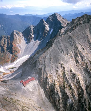 穂高岳山荘全景(縦)