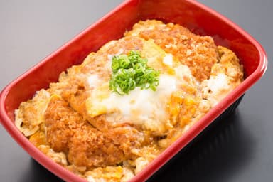 ロースかつ丼 830円（税別）