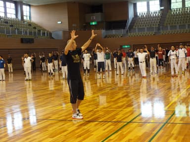 石川トレーナーによる「傷害予防のためのストレッチ」実技