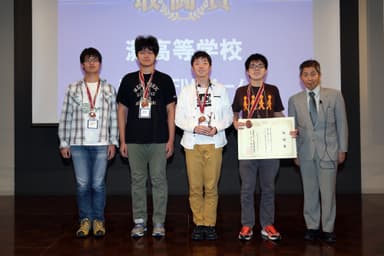 「数学甲子園2015」敢闘賞　灘高等学校「治五郎FIVEチーム」