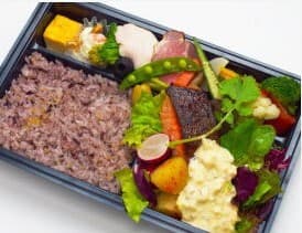 フレンチ懐石弁当(C)「サーモングリル　菜園風弁当」