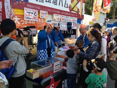 Kウインナーつかみ取り大会 2014年の様子