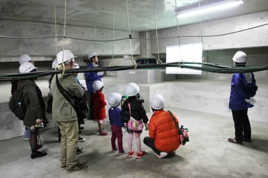 免震ピット見学会全景