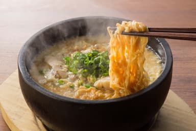 石焼とろふわチキンラーメン　 499円（税抜）