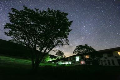 ホテルから数歩歩けば満天の星空が広がります