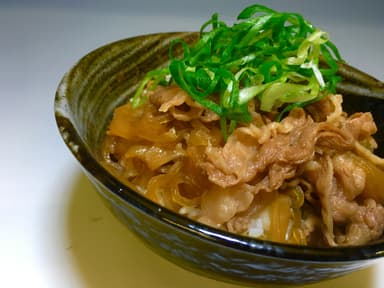 【鉄板肉酒場 二代目亀田精肉店】鹿児島熟成黒毛和牛カルビ丼