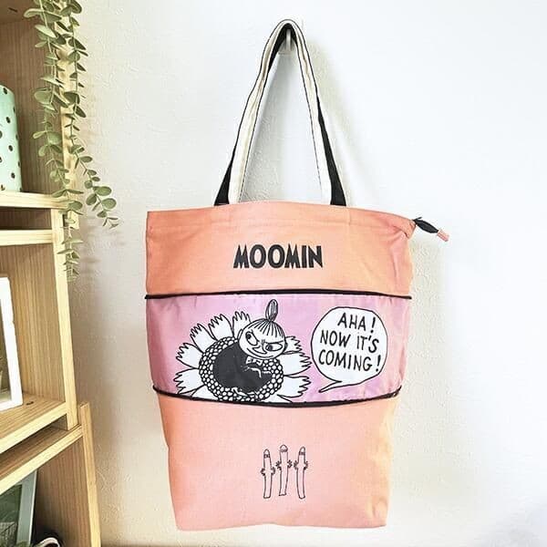 バッグが伸びる!?ムーミンのこのトートバッグは荷物の量に合わせてサイズが変えられます!