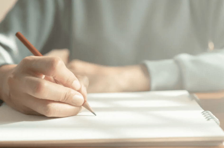 内容証明は弁護士に頼むべき?費用とメリット、法的効力を徹底解説