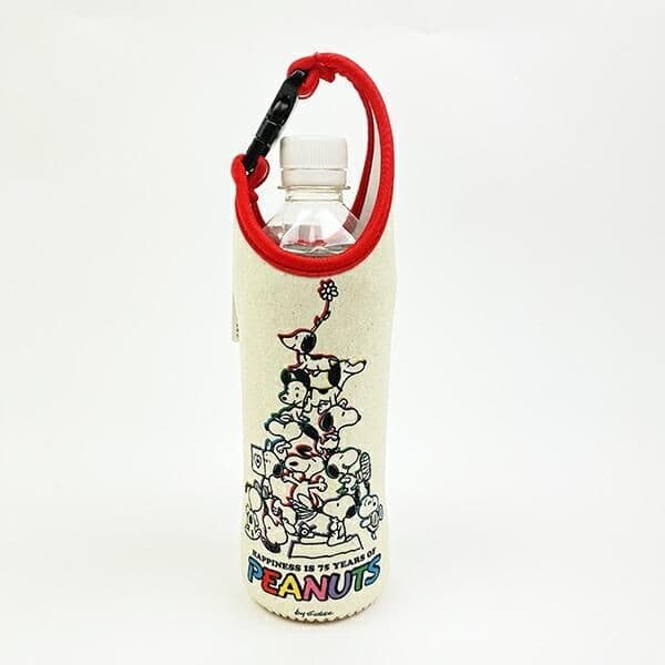 スヌーピー75周年の記念デザインがうれしいペットボトルカバー。